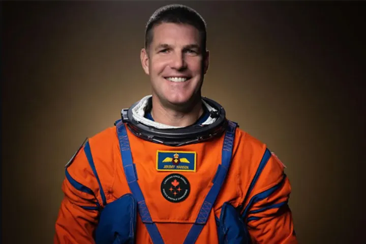 اولین فضانورد کانادایی به دور کره ماه سفر خواهد کرد